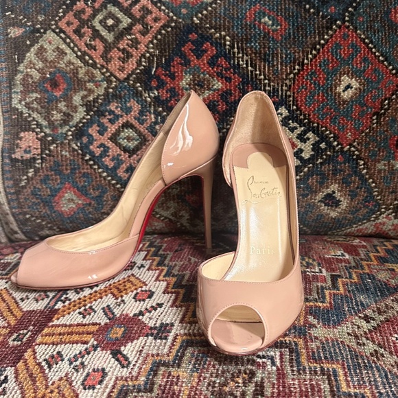Christian Louboutin Demi You Patent (Sz 35, color Nude)